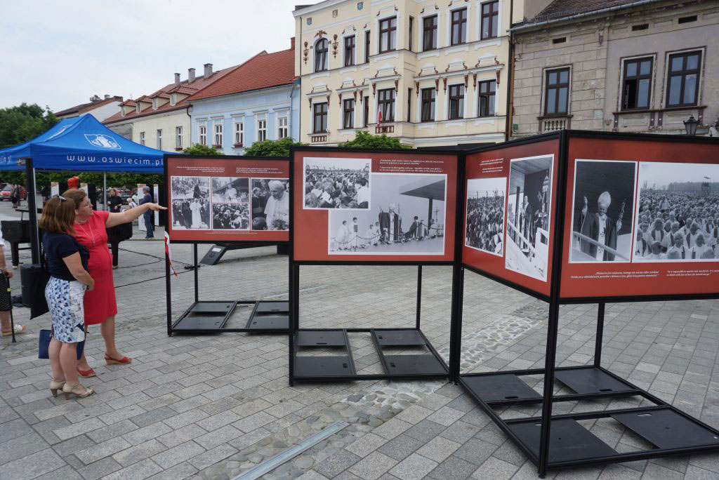 Wystawa poświęcona Muzeum Pamięci Mieszkańców Ziemi Oświęcimskiej w Brzeszczach – lipiec 2019 r.