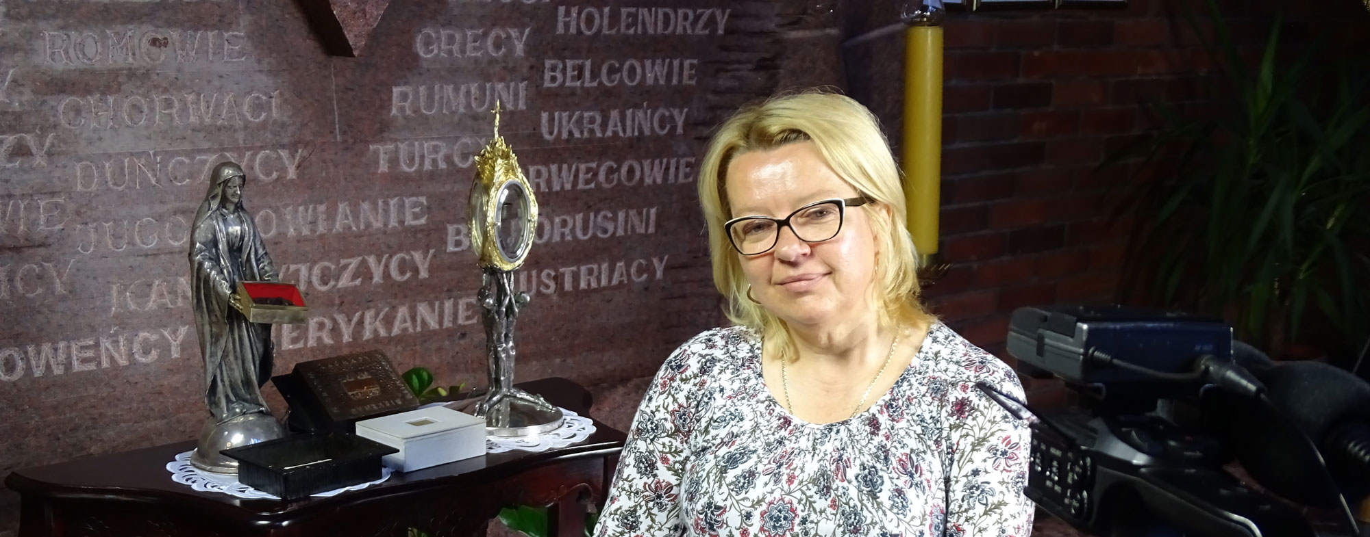 Beata Laskowska w trakcie rejestracji opowieści o swoim dziadku Franciszku Ptaszniku