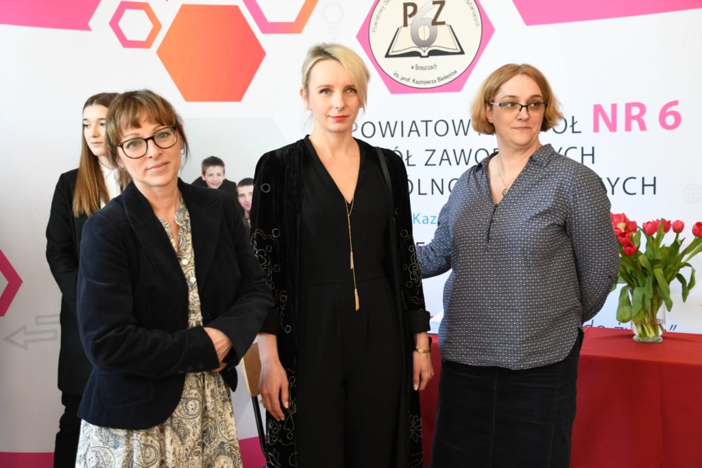 Autorki wystawy poświęconej prof. Kazimierzowi Bieleninowi (od lewej): Renata Wanat, Wioletta Dąbrowska-Hernas i Maria Grzywa