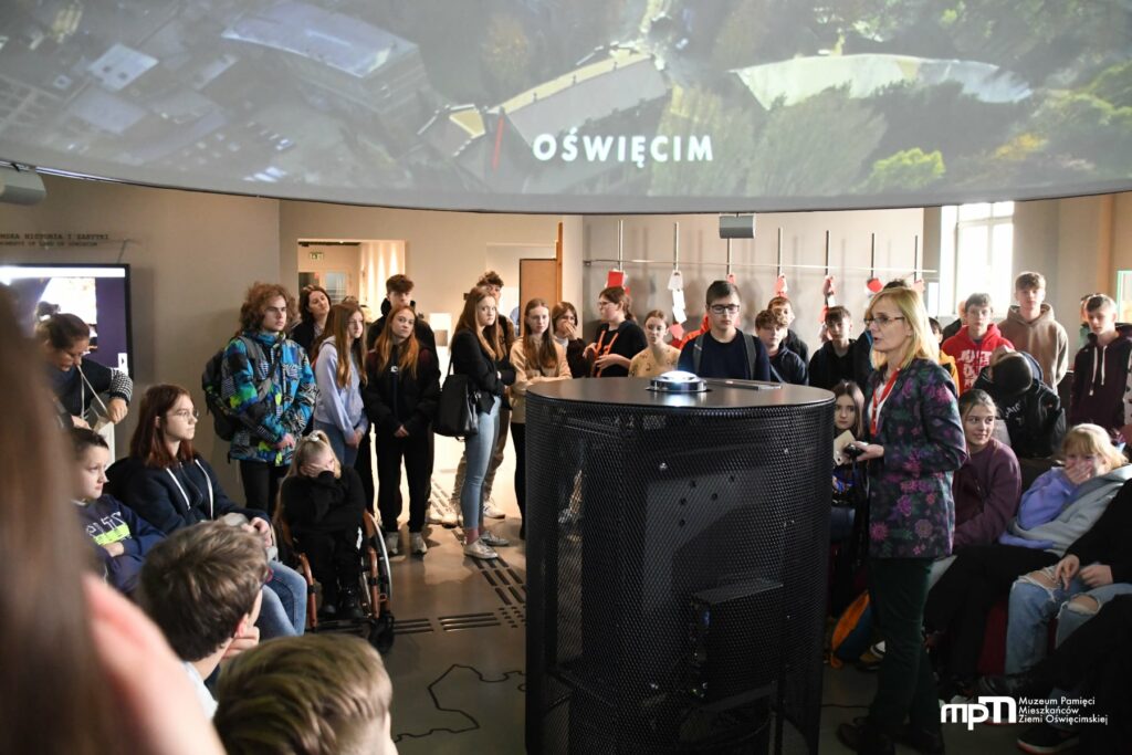 Introducing pupils of the Elementary School with Integrated Branches No. 4 in Oświęcim to the subject of the workshop