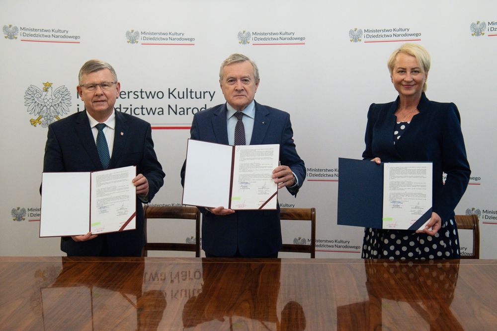 Podpisanie umowy pomiędzy Muzeum Pamięci Mieszkańców Ziemi Oświęcimskiej, Ministerstwem Kultury i Dziedzictwa Narodowego oraz Województwem Małopolskim.