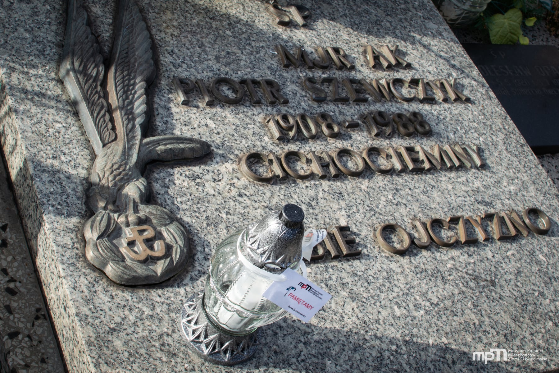 Grób majora Piotra Szewczyka na cmentarzu parafialnym w Oświęcimiu