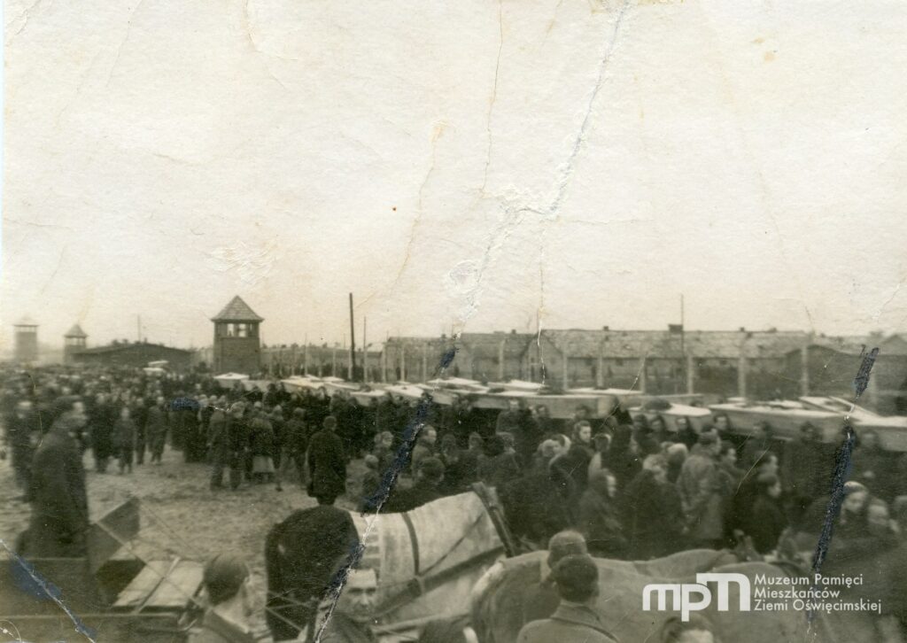28 February 1945. The funeral procession with coffins leaves the site of the former Birkenau Concentration Camp
The Remembrance Museum Collection /Gift from Elżbieta Baran